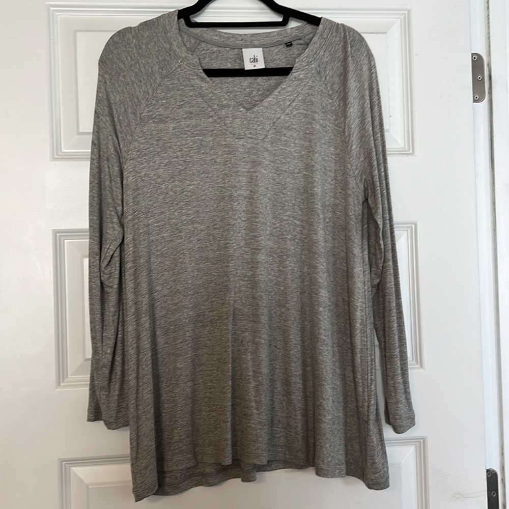 Amazing soft CAbi grey vneck long sleeve. EUC size medium